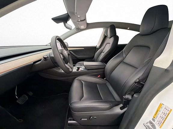 Tesla Model Y 12 of 30