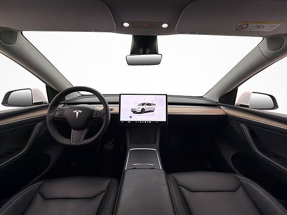 Tesla Model Y 18 of 30
