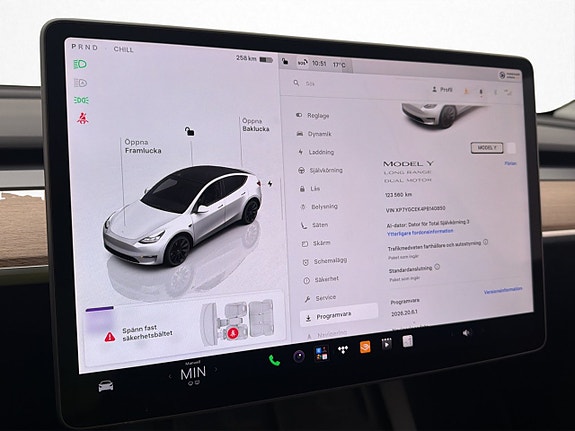 Tesla Model Y 24 of 30