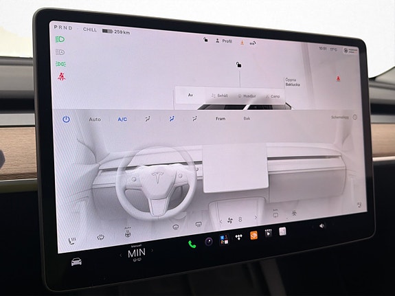 Tesla Model Y 22 of 30