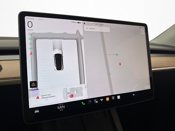 Tesla Model Y 19 of 30