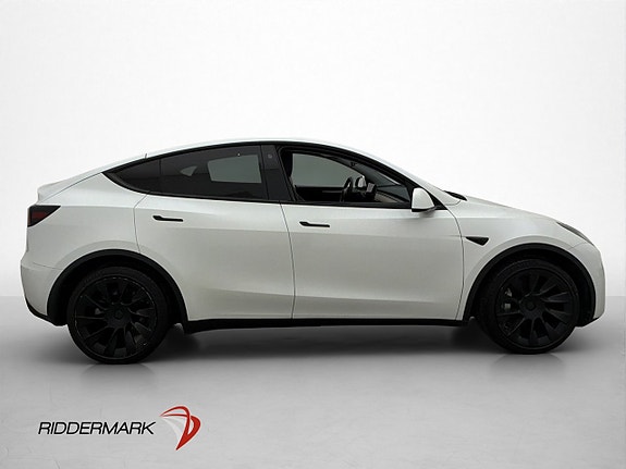 Tesla Model Y 5 of 30