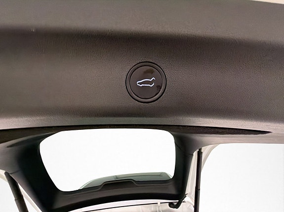 Tesla Model Y 29 of 30
