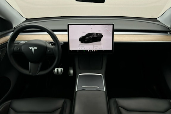 Tesla Model Y 3 of 3