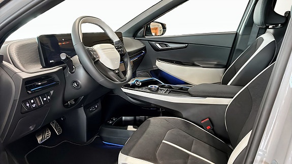 Kia EV6 3 of 13