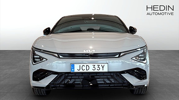 Kia EV6 8 of 13