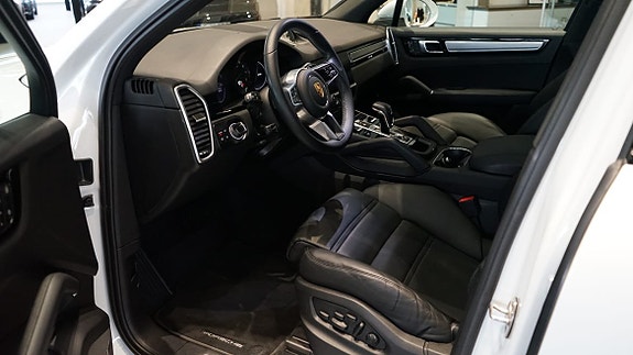 Porsche Cayenne 6 of 7