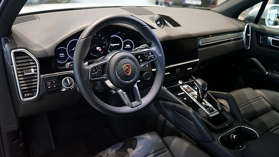 Porsche Cayenne 5 of 7