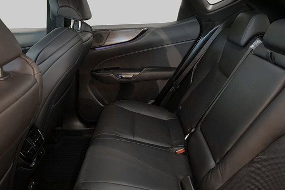 Lexus NX450h+ 6 of 10