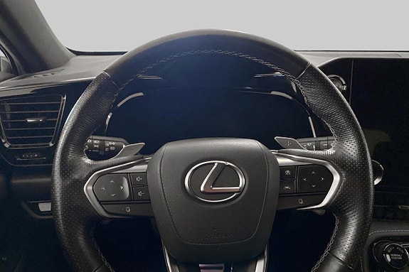 Lexus NX450h+ 7 of 10