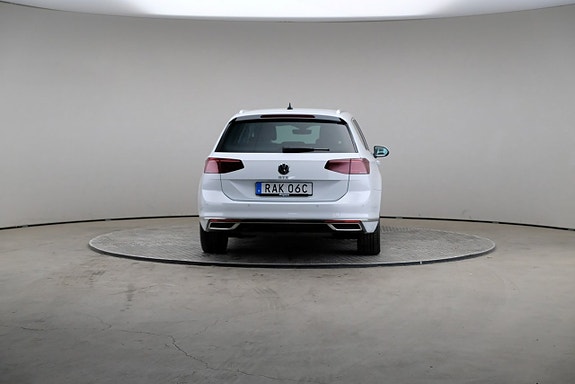 Volkswagen Passat 2 of 3