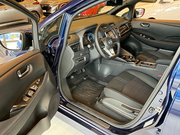 Nissan Leaf 6 of 12