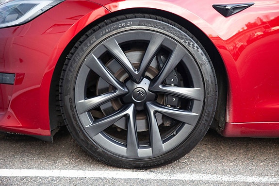 Tesla Model S 19 of 20
