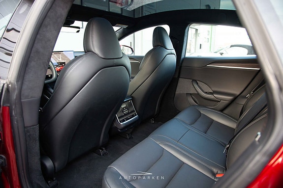 Tesla Model S 16 of 20