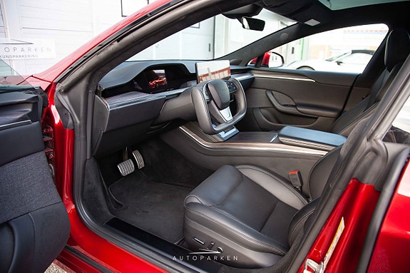 Tesla Model S 7 of 20