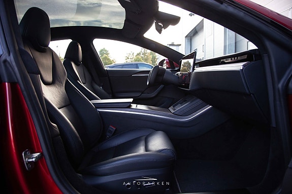 Tesla Model S 14 of 20