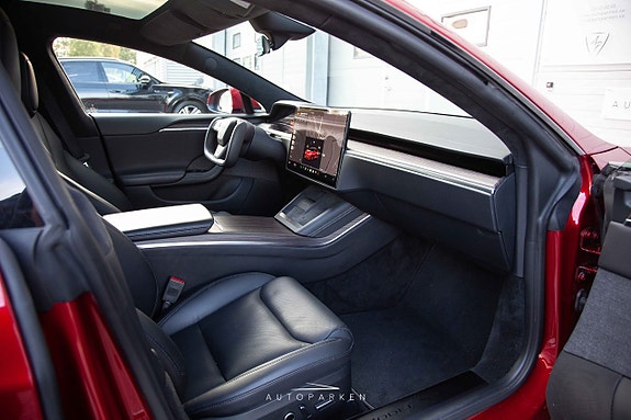 Tesla Model S 13 of 20