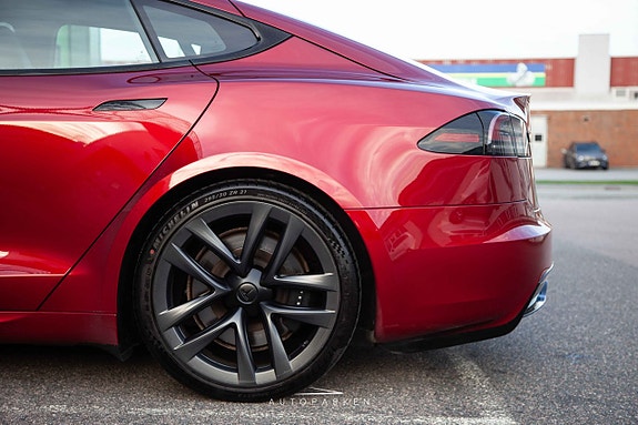 Tesla Model S 20 of 20