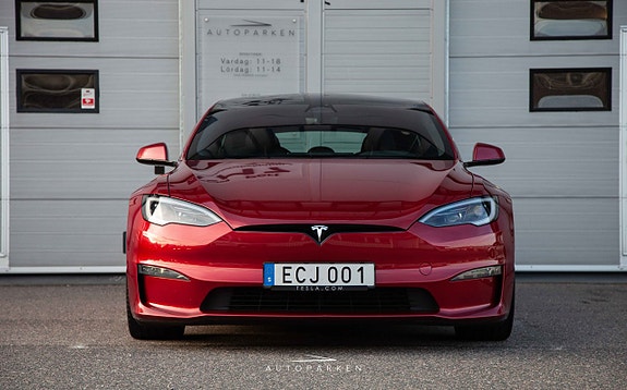 Tesla Model S 2 of 20