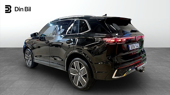 Volkswagen Tiguan 3 of 23