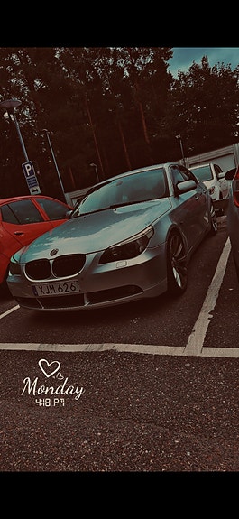 BMW 530i 3 of 5