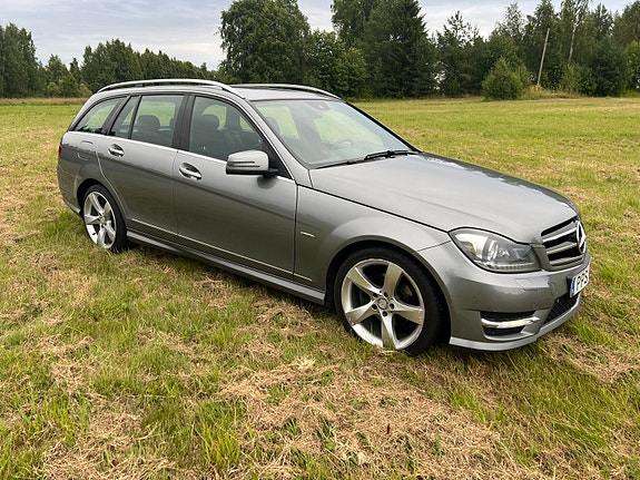 Mercedes-Benz C220 4 of 6