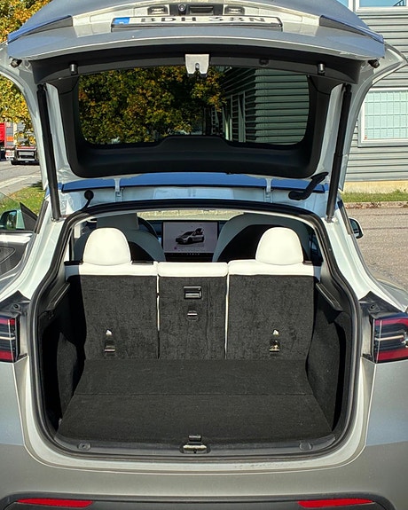 Tesla Model Y 8 of 10