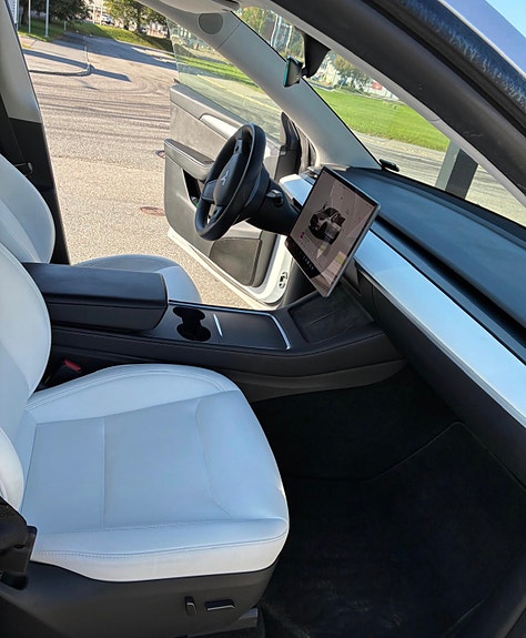 Tesla Model Y 10 of 10