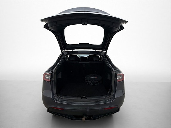 Tesla Model Y 29 of 30