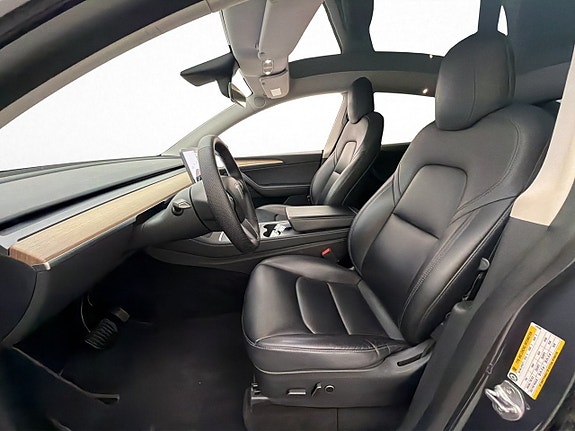Tesla Model Y 12 of 30