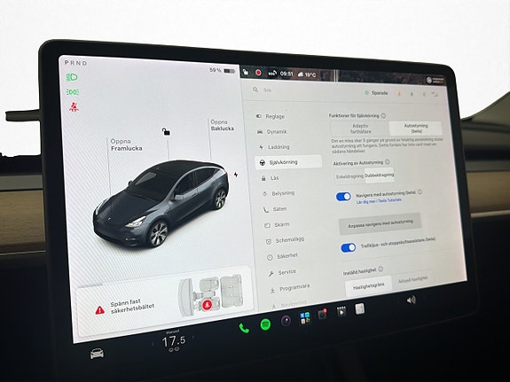 Tesla Model Y 21 of 30