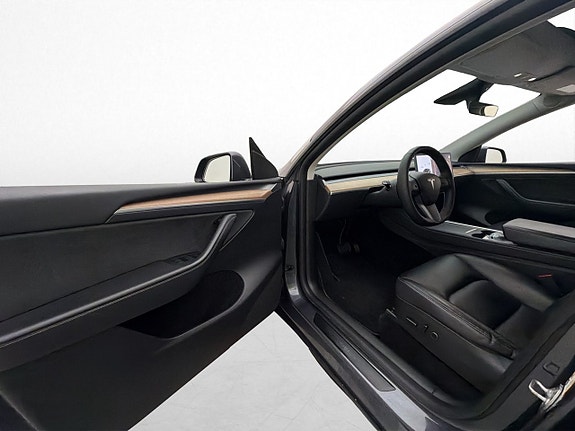 Tesla Model Y 11 of 30