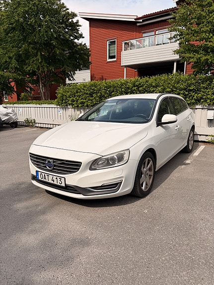Volvo V60 2 of 9