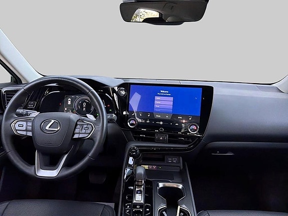 Lexus NX350h 8 of 14