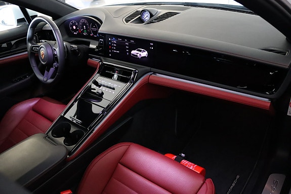 Porsche Panamera 4S 15 of 30