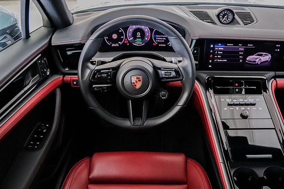 Porsche Panamera 4S 10 of 30