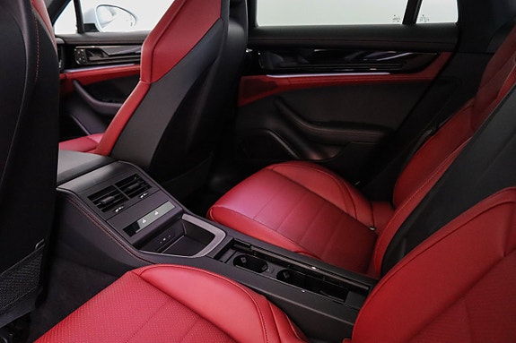 Porsche Panamera 4S 21 of 30