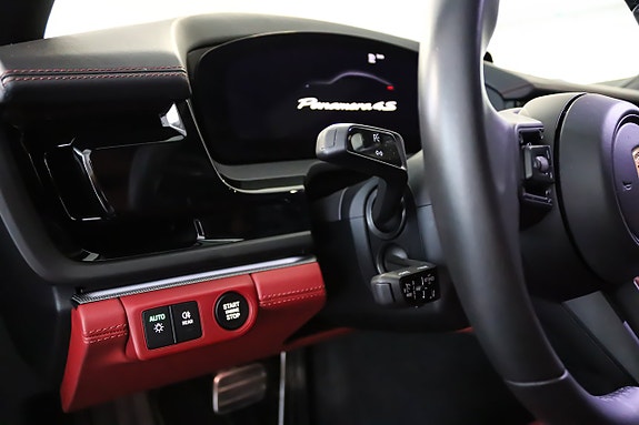 Porsche Panamera 4S 27 of 30