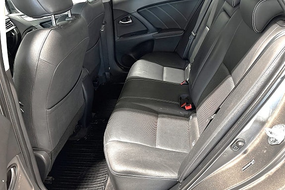 Toyota Avensis 8 of 11