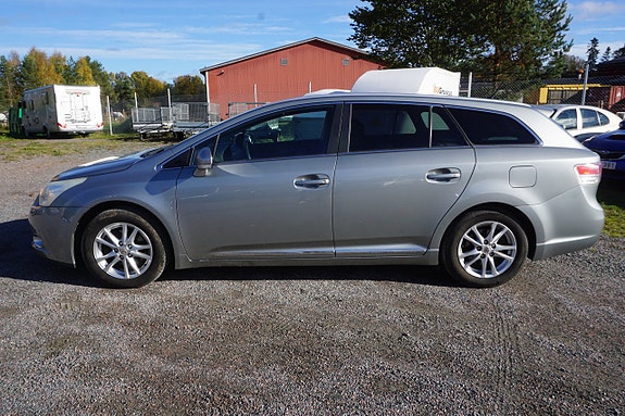 Toyota Avensis 4 of 8