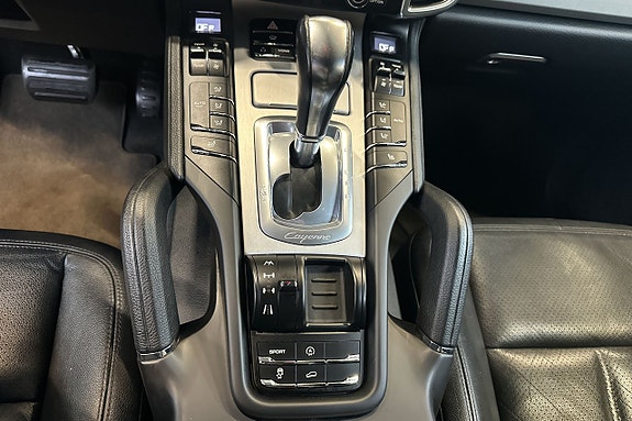 Porsche Cayenne 17 of 20
