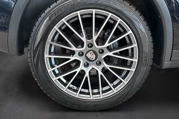 Porsche Cayenne 9 of 20