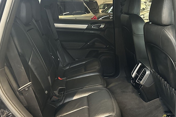 Porsche Cayenne 11 of 20