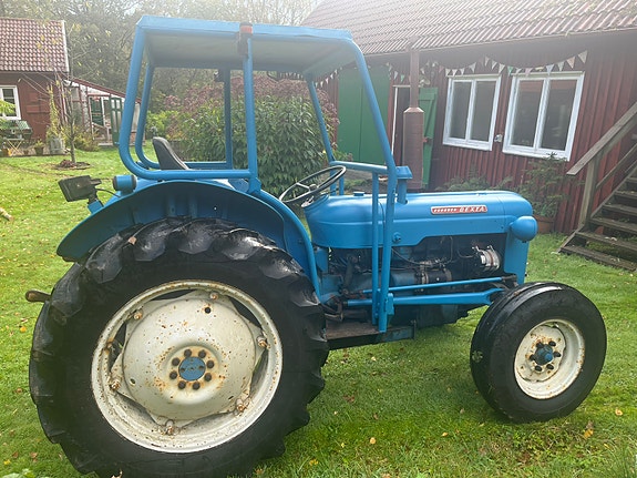 Ford Fordson Dexta 3 of 6