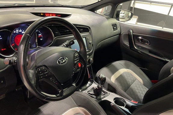 Kia Ceed 12 of 30