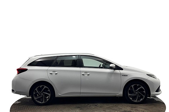Toyota Auris 5 of 29