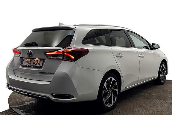 Toyota Auris 6 of 29