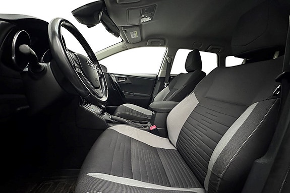 Toyota Auris 12 of 29