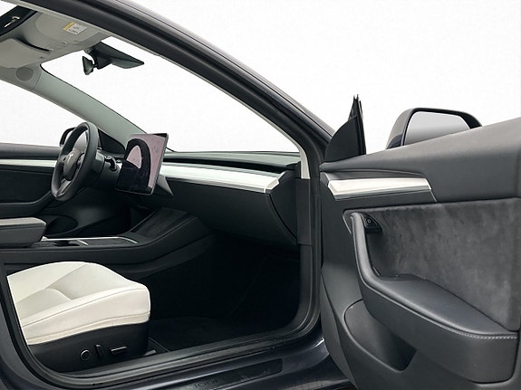 Tesla Model 3 19 of 30