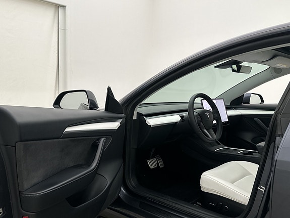 Tesla Model 3 12 of 30